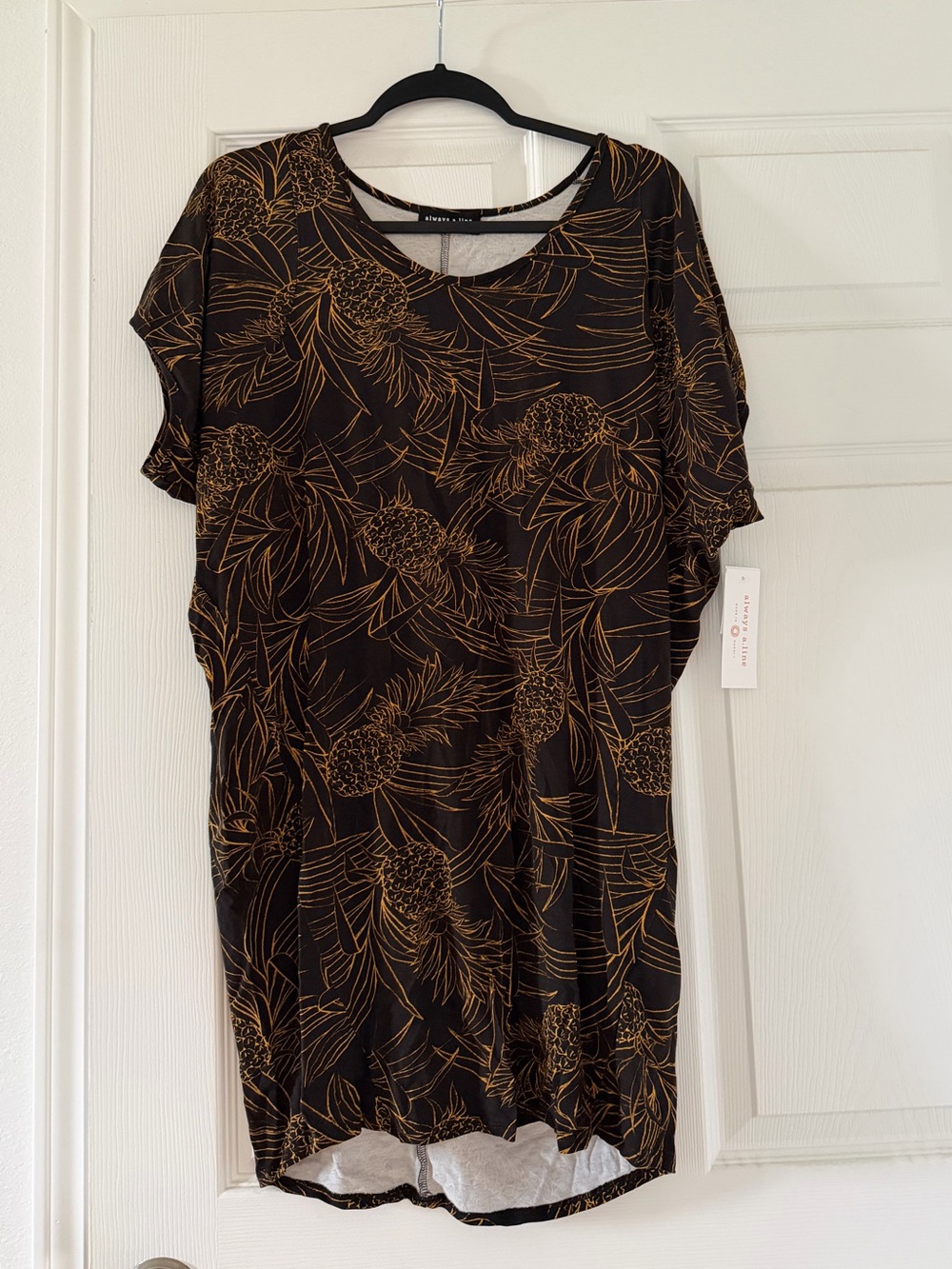 Black & Gold Pineapple Print Jersey Dress
